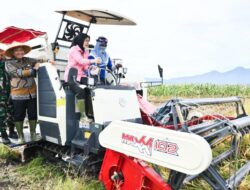 Dorong Produktifitas Petani Modern, Bupati Nanda dan Wabup Anton Salurkan Bantuan Alsintan